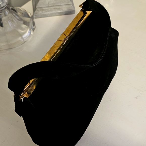 Authentic 1950's Vintage Bienen Davis Purse w/Handle, Black Suede, Satin Lining. - Picture 8 of 12